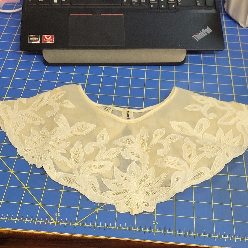 Vintage Cream Floral Lace Women's Top 17" widest 7"